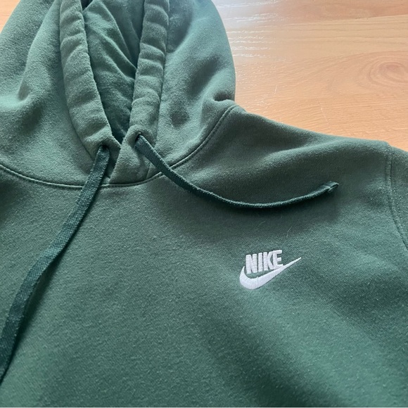 Nike Club Fleece Premium Embroidered Mens Pullover Hoodie Hunter Green Small - Picture 2 of 6